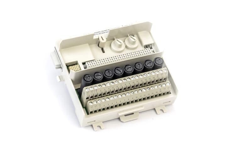 Módulo ABB 3BSE008572R1